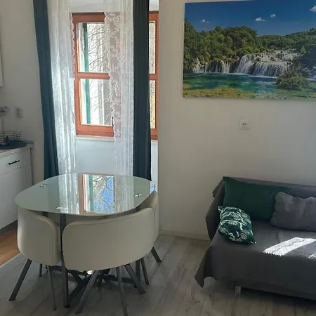 Hostel Split بيت شباب *