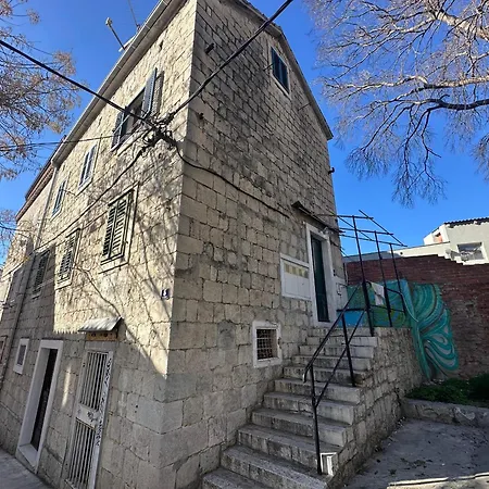 Hostel Split بيت شباب