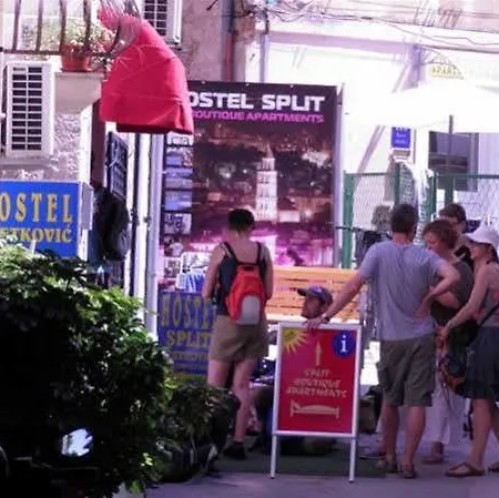 بيت شباب Hostel Split *