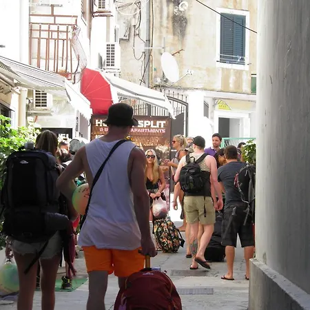 Hostel Split بيت شباب
